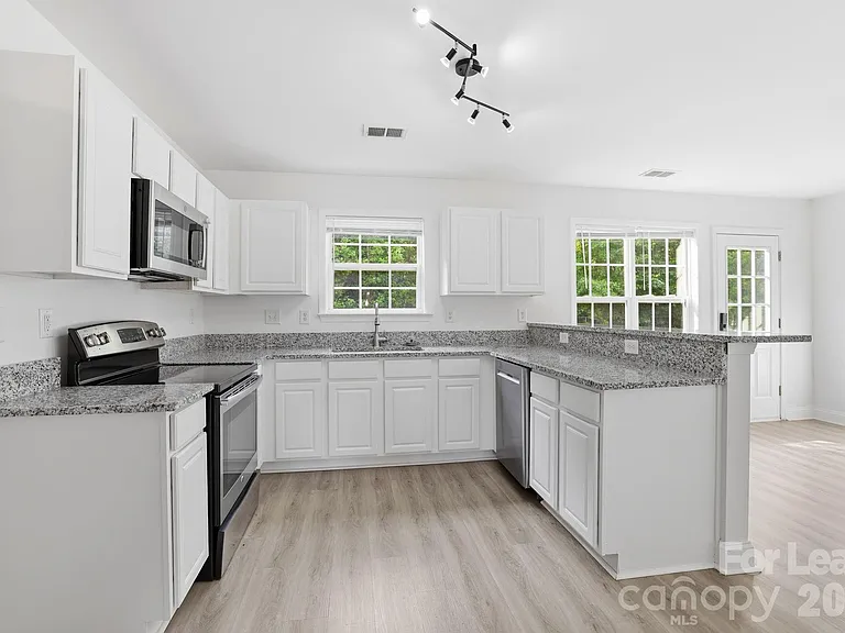 512 Bearbrook Ln — Photo 12