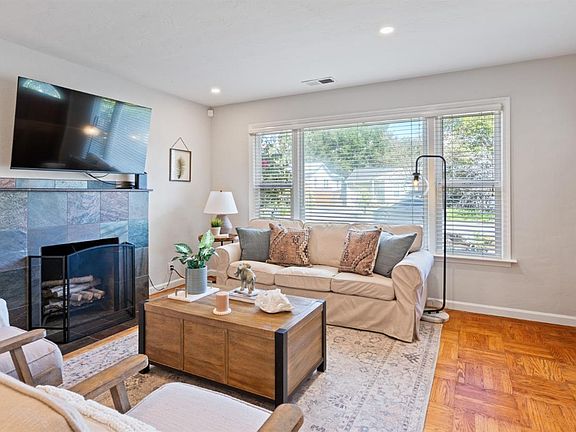 4th image of 28 Joan Avenue