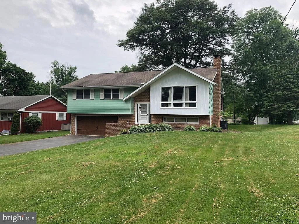810 Park Hill Dr photo 1