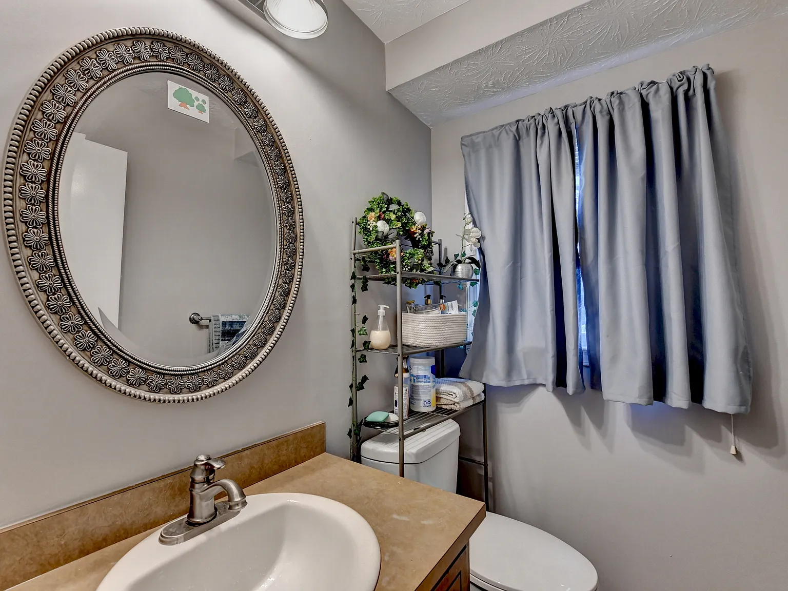 4 bed, 2066 sqft, $2,500 — Photo 1