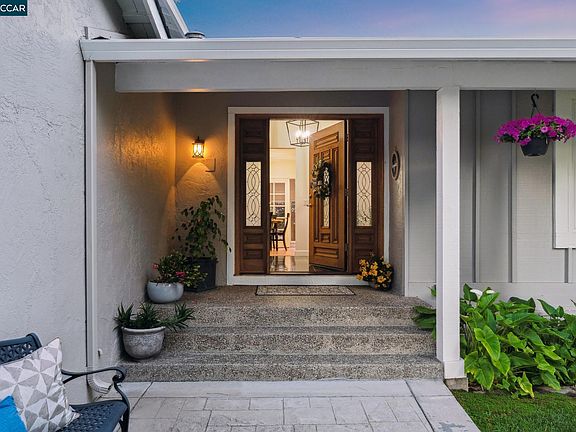 3rd image of 36 Playa Ct