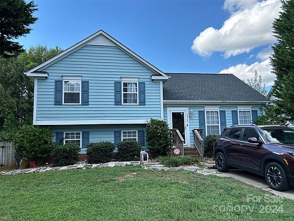 3rd image of 2928 Hosta Dr