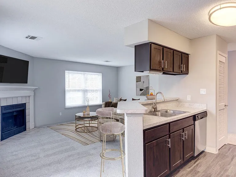 The Lakes of Schaumburg Apartment Homes — Photo 7
