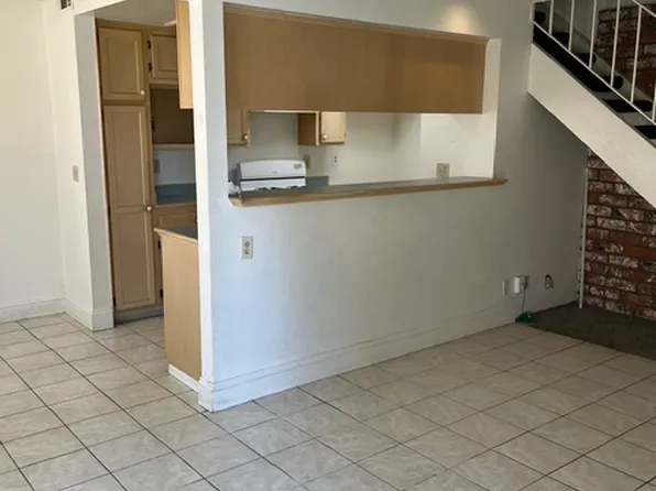 2082 Calle La Sombra Unit 3, Simi Valley, CA 93063