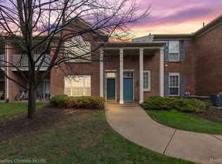 1105 Saratoga Blvd #3, Walled Lake, MI 48390