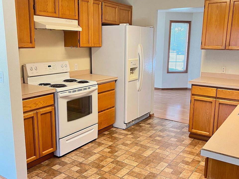 2nd image of 431 Violet St