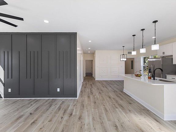 4th image of 1007 N King Ave