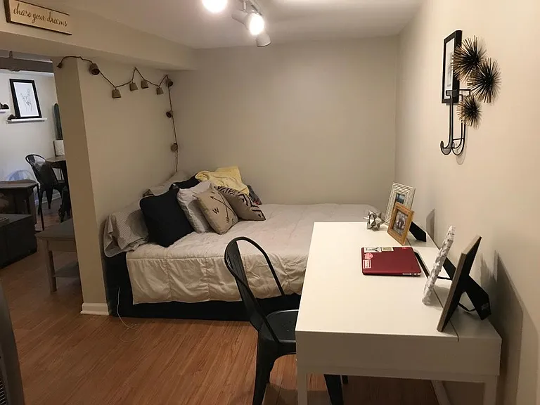2020 W Cortland St — Photo 4
