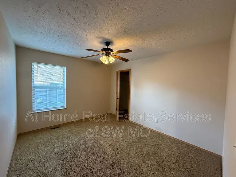 936 N Parkwood Ave — Photo 5