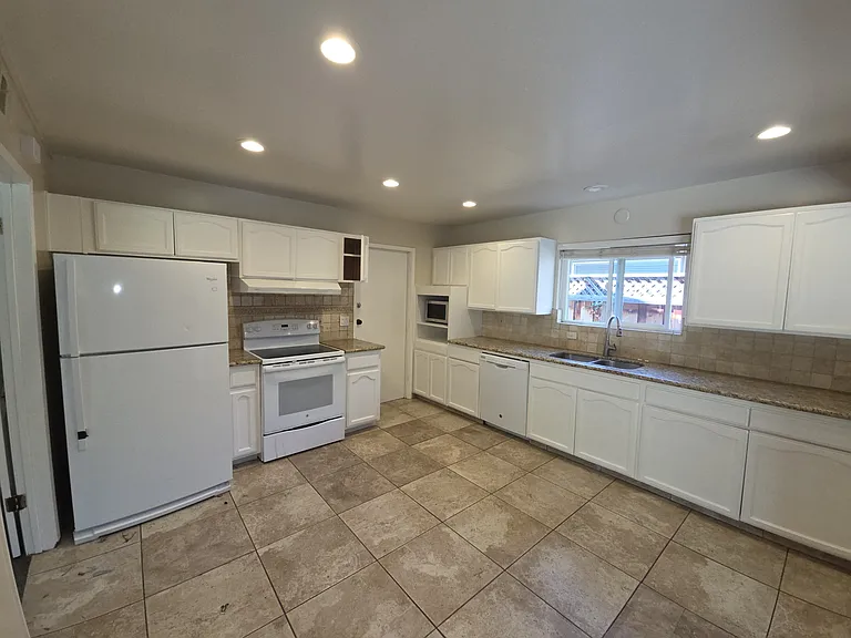 1463 Dentwood Dr — Photo 8