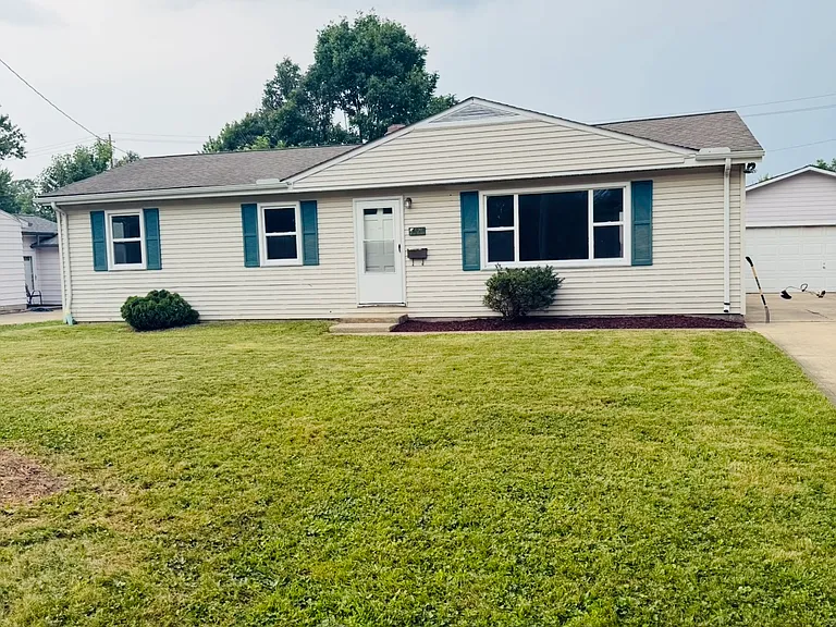 3 Bedroom/1 Bath with Garage and Long Driveway