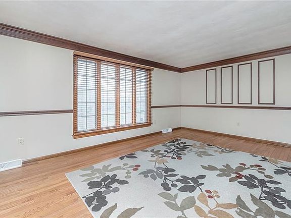 2nd image of 416 Deer Park Dr W