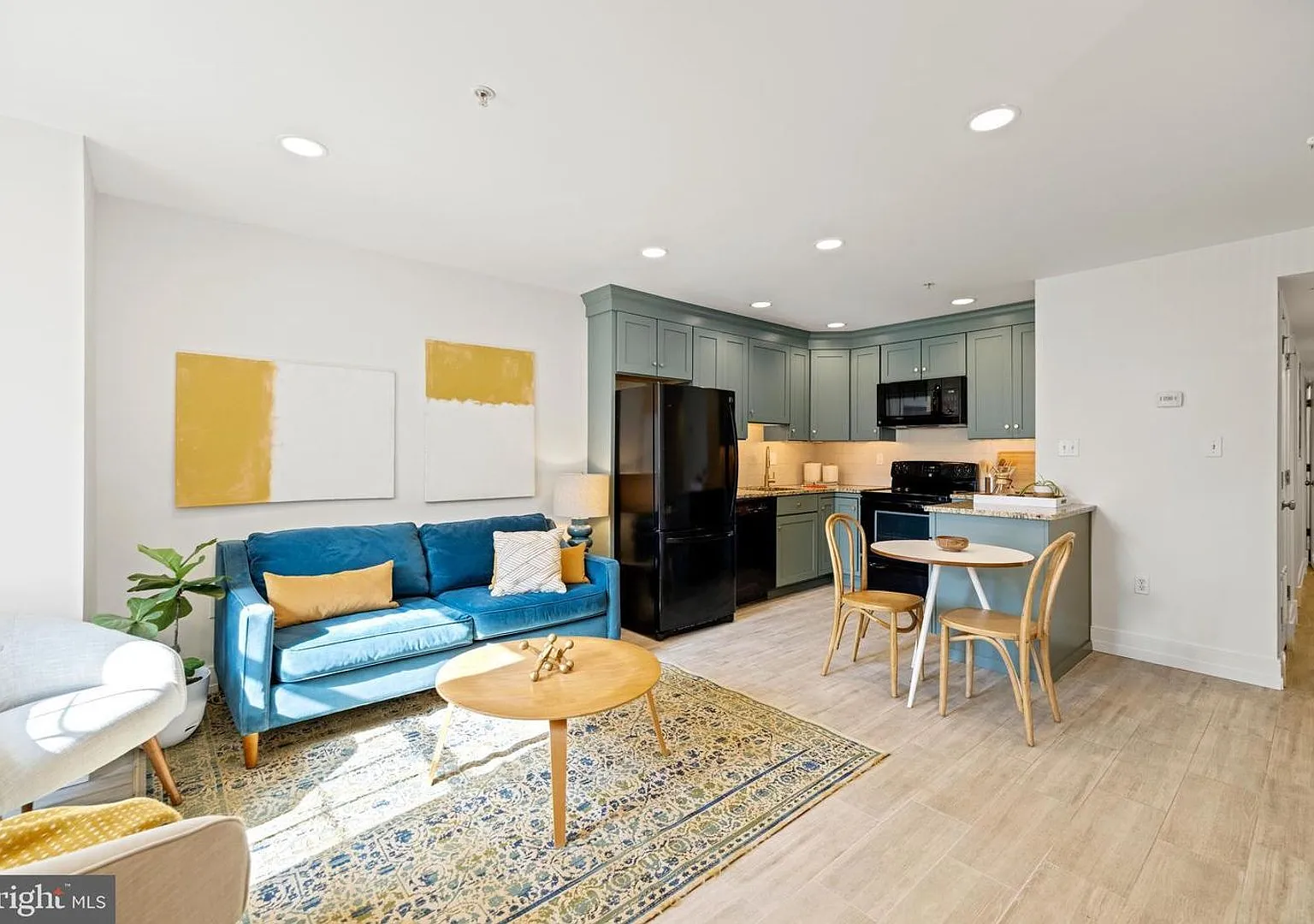 Charming two-bedroom, one-bathroom Columbia Heights retreat offering privacy, versatility, and un... — Photo 2