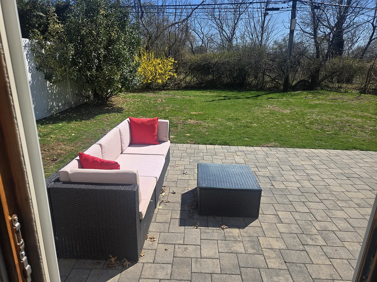 Building Photo - Swan Ln