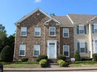 1037 McKenna Dr, Thompsons Station, TN 37179