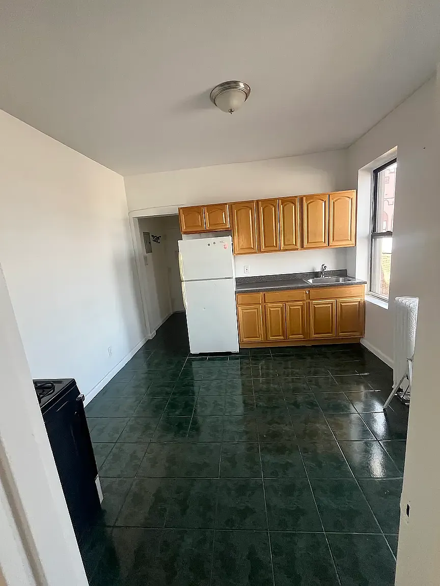 24-31 Steinway Street — Photo 1
