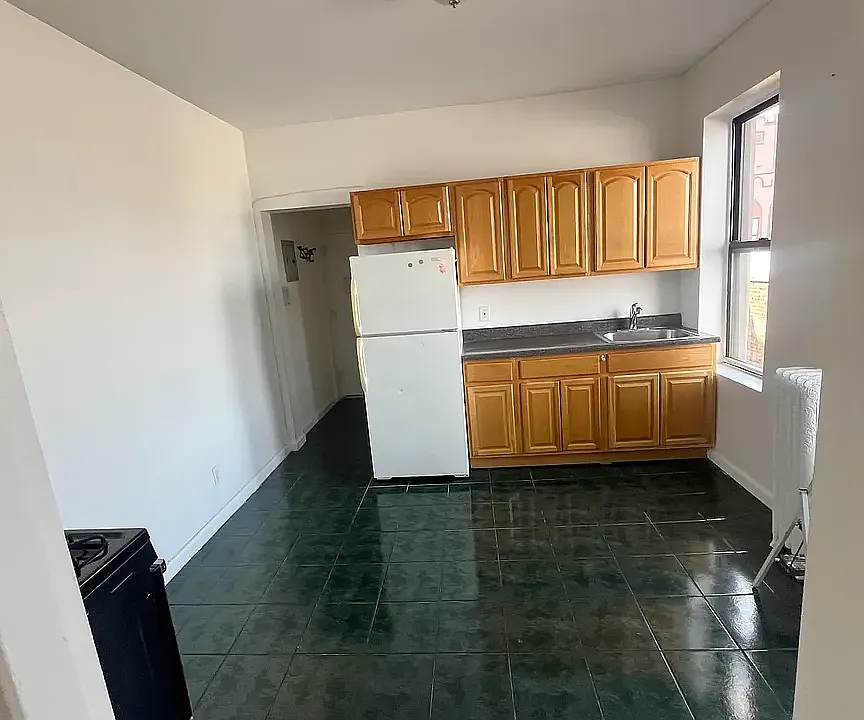 24-31 Steinway St #16