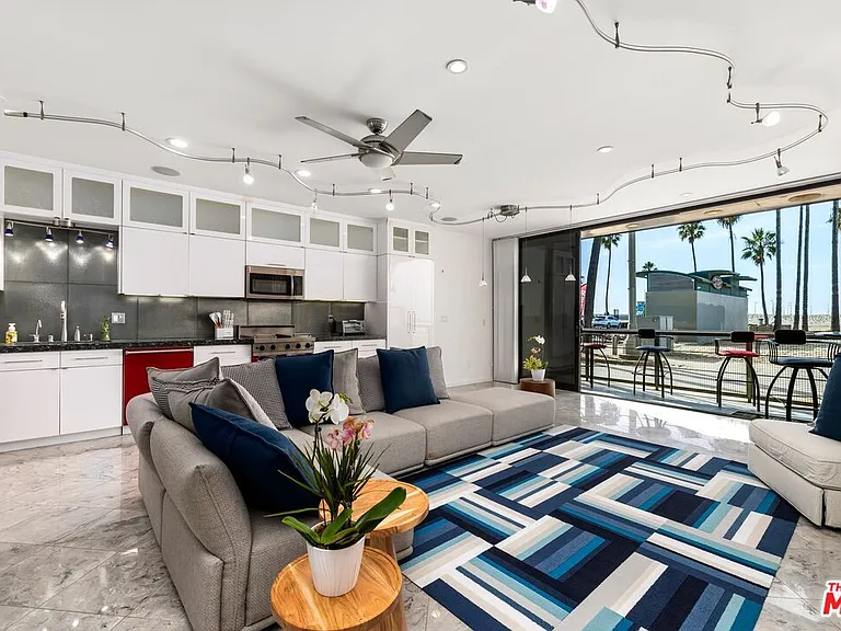 3007 Ocean Front Walk — Photo 4