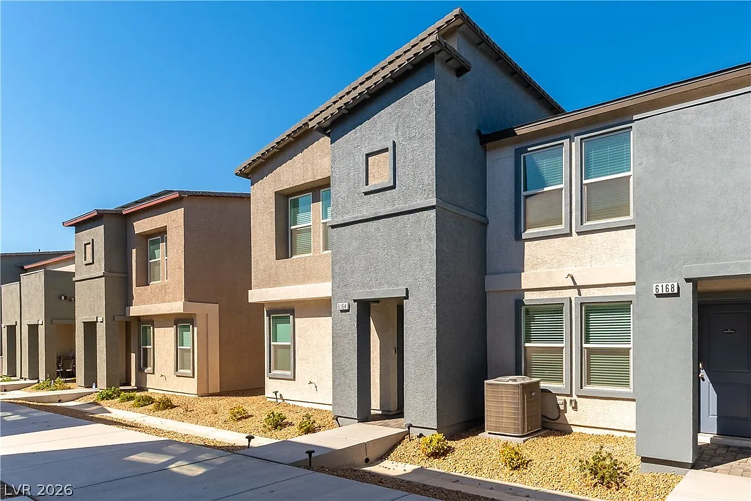 3 bed, 2.5 bath, 1281 sqft, $2,195 — Photo 1