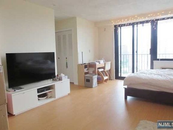 4th image of 1590 Anderson Ave APT 14D