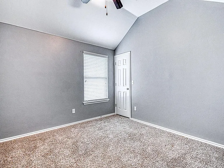 19208 Greenery Ln — Photo 16