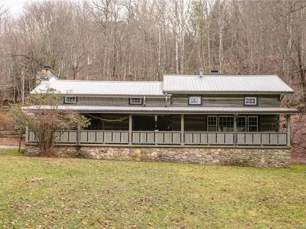 292 Village Ln, Mars Hill, NC 28754
