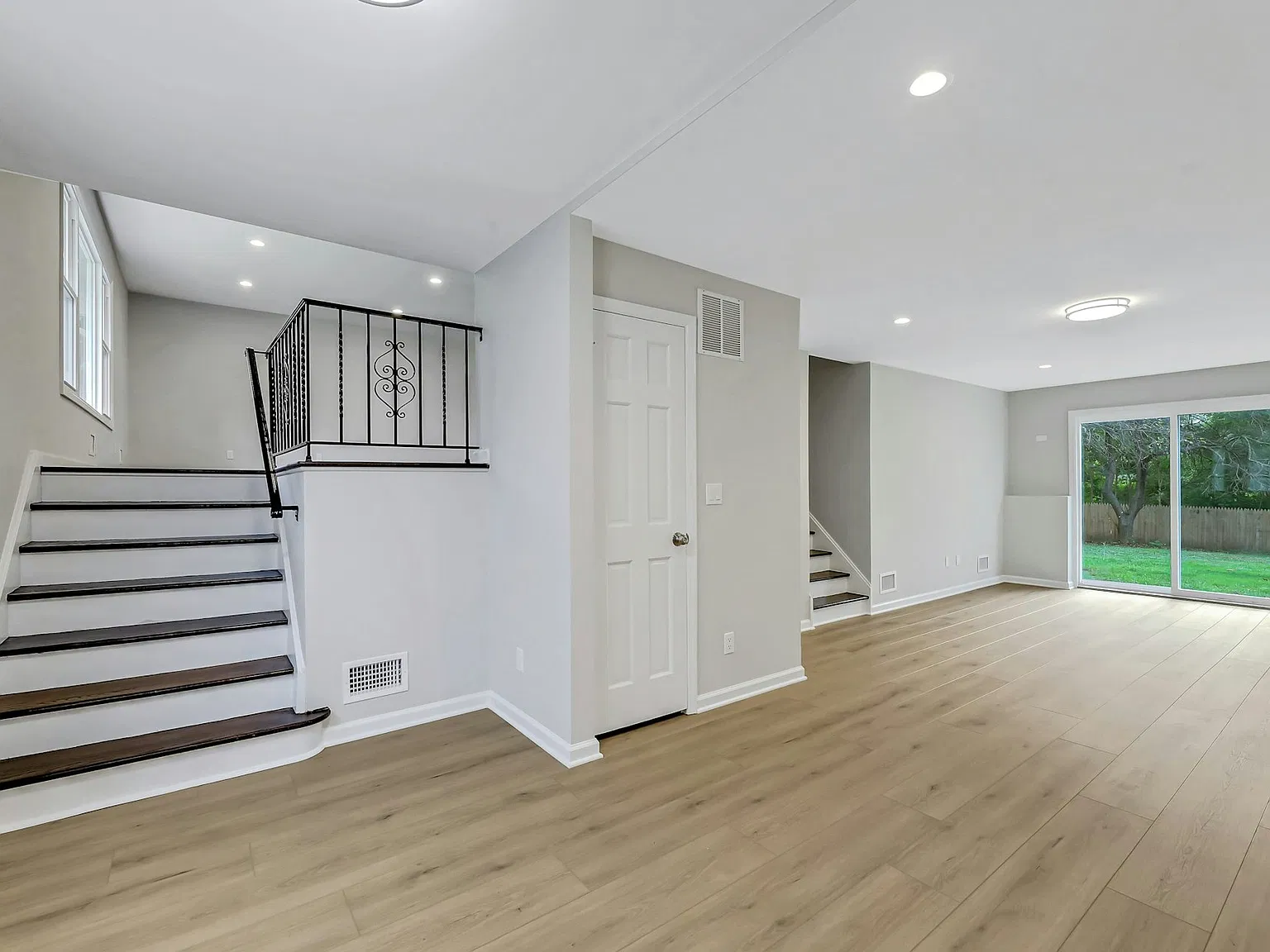 3 bed, 2.5 bath, $4,900 — Photo 3