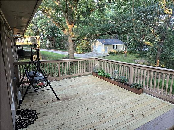 3rd image of 1400 Hidden Circle Dr