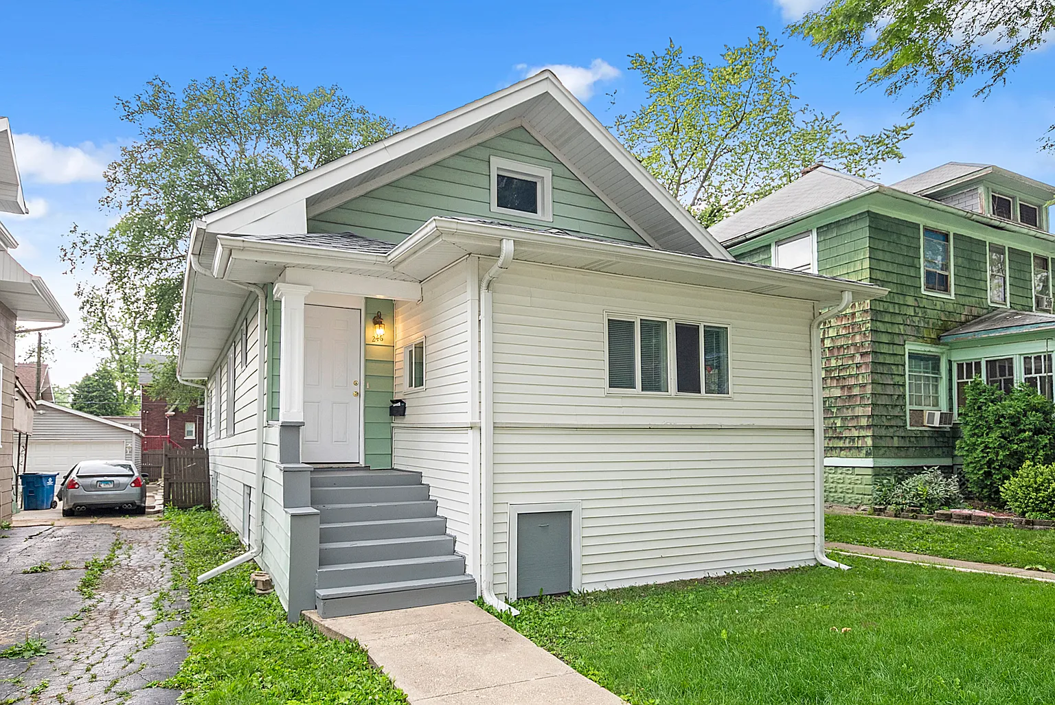 246 W 15th Pl photo 1