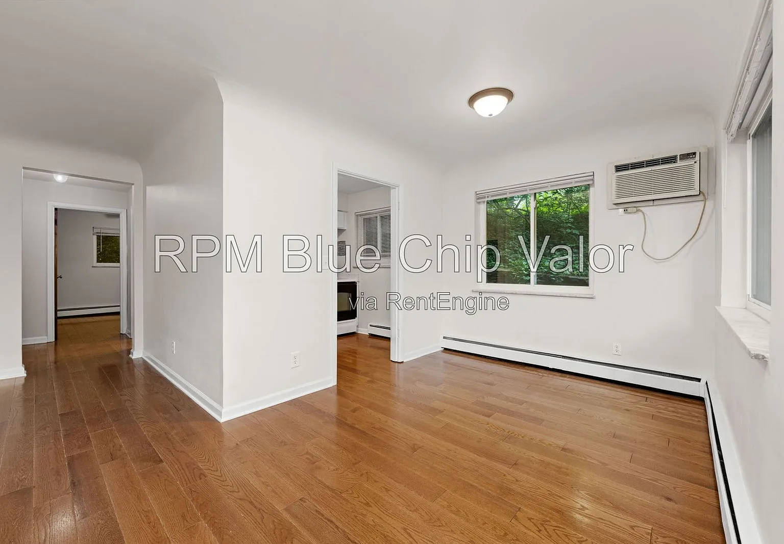 2 bed, 1.0 bath, 850 sqft, $1,350 — Photo 4