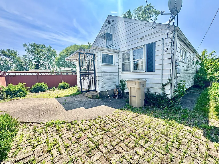 626 S Gladstone Ave — Photo 20