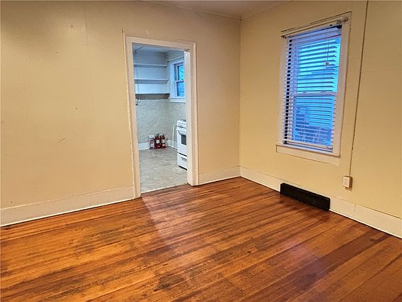 5th image of 10-12 Columbia St