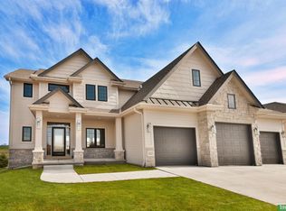 19050 Augusta Cir, Omaha, NE 68136