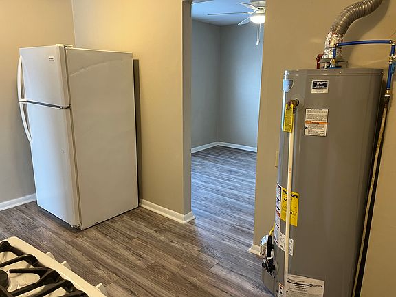 kitchen - looking into BR