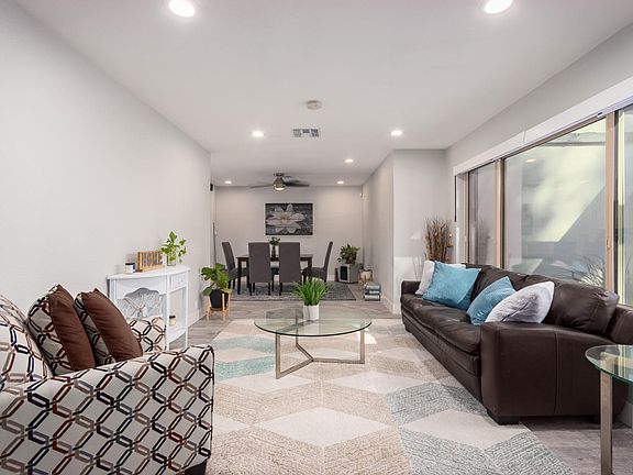 4th image of 2810 E Paradise Dr
