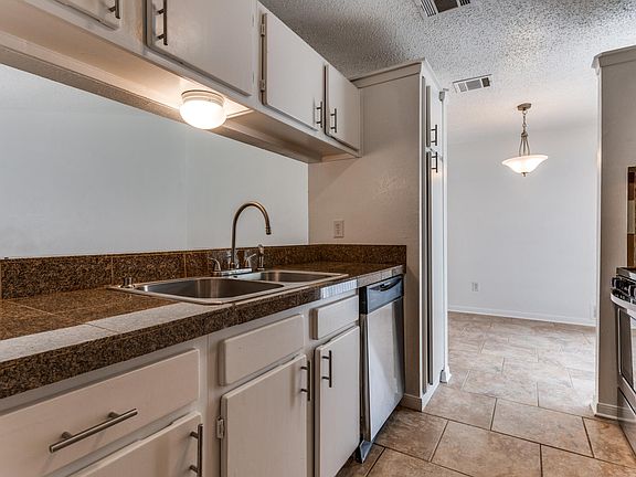5th image of 1816 Gracy Farms Ln #A