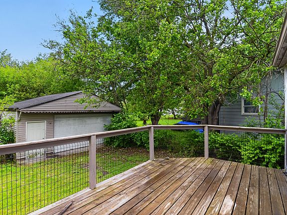 4th image of 3824 Richelieu Rd