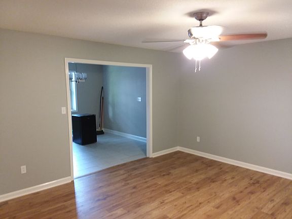3rd image of 320 Lawson Ave E