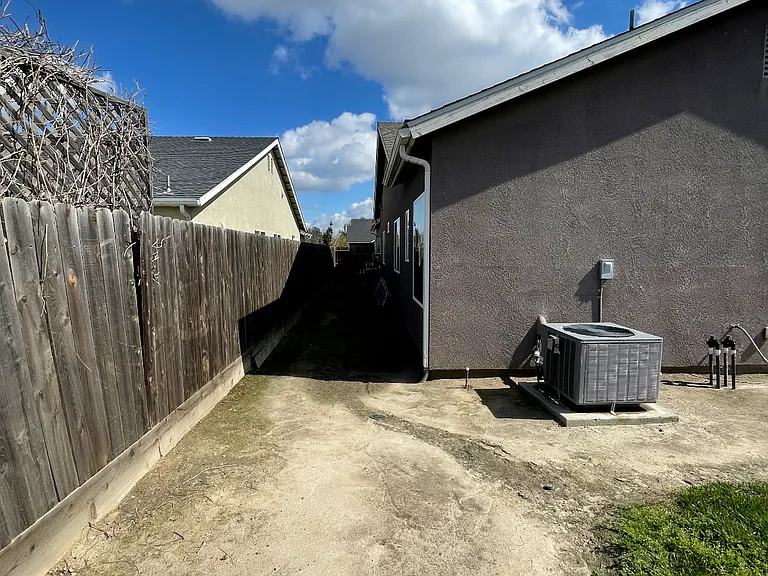 1274 N Cerritos Ave — Photo 3