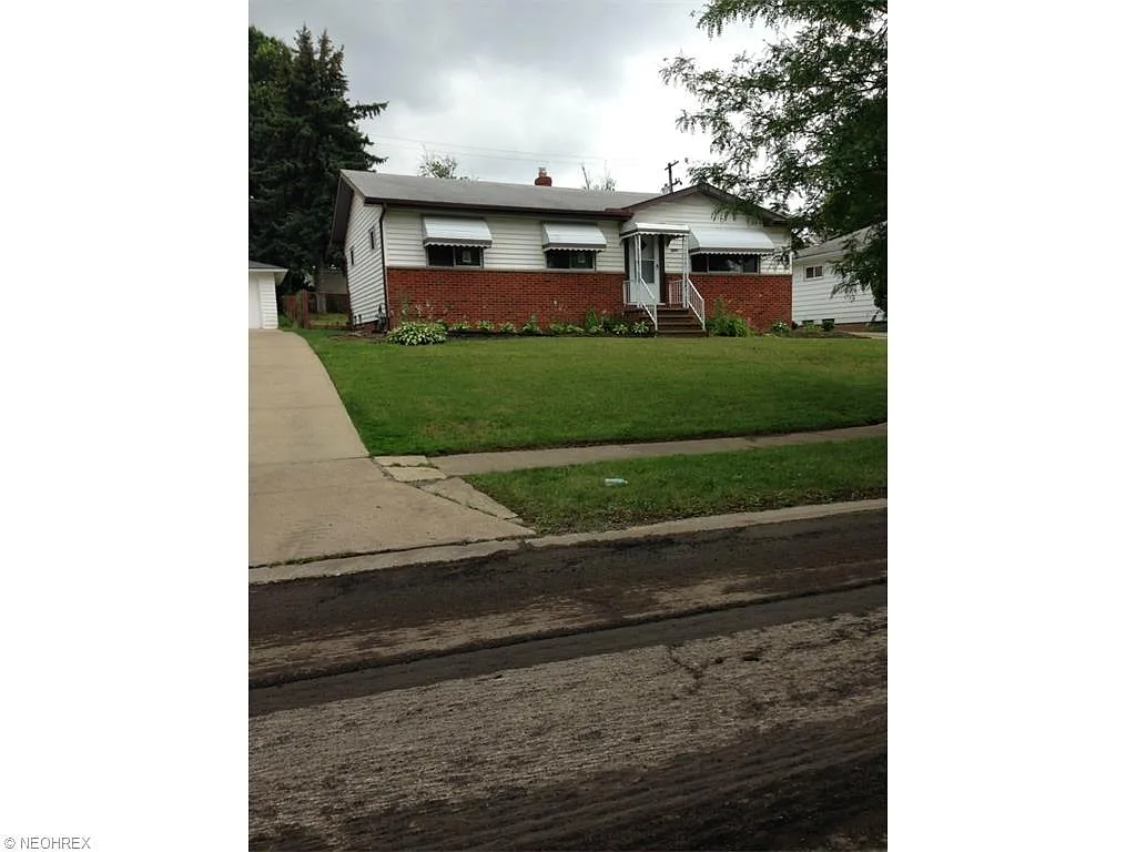 4861 Donovan Dr photo 1