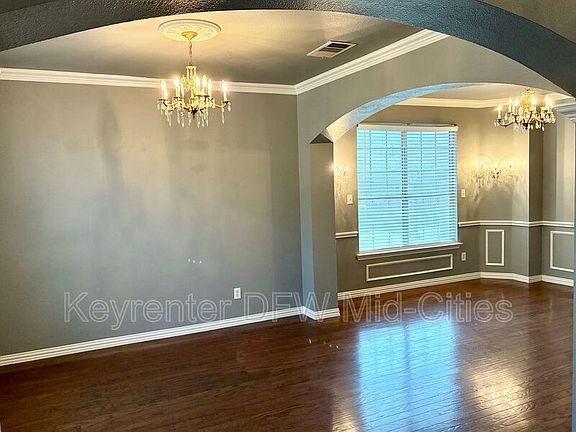 3rd image of 409 Royal Crest Dr