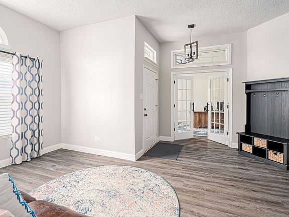 3rd image of 2128 Fountain Dr