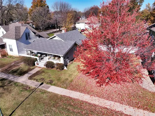 312 Kickapoo St, Hiawatha, KS 66434