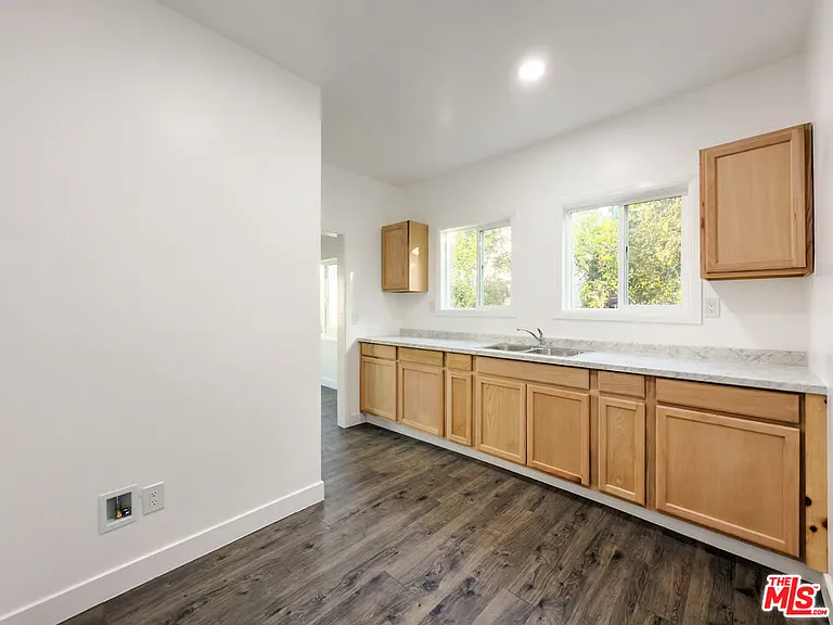 908 S Normandie Ave #7 — Photo 16