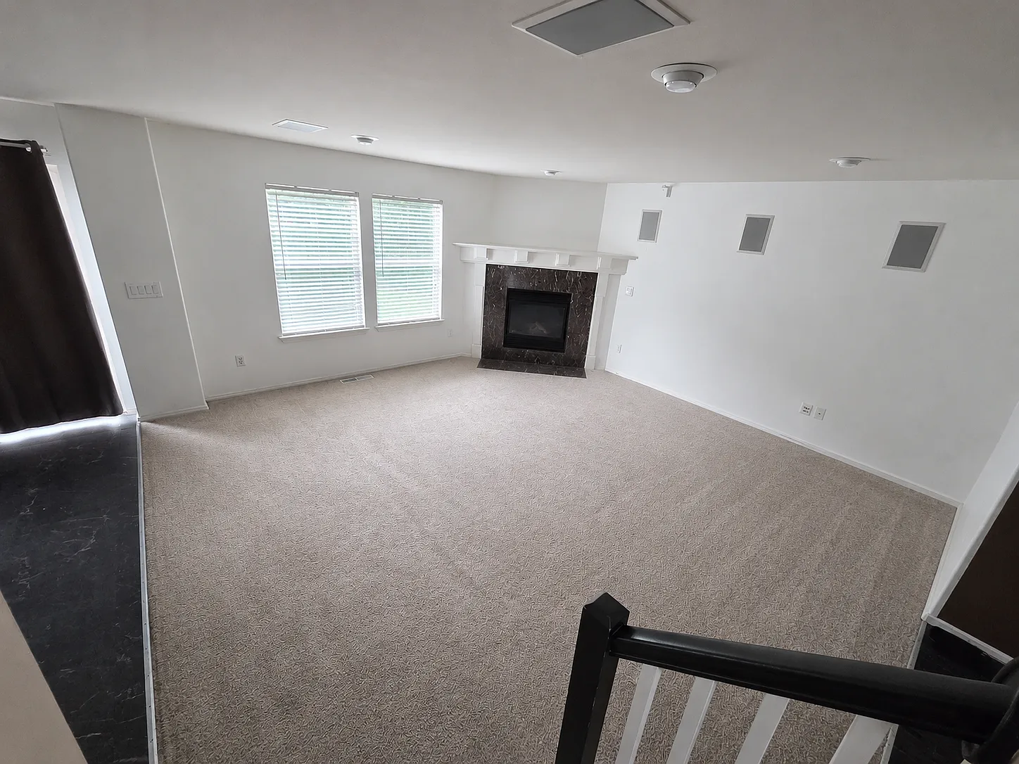 3 bed, 2.5 bath, 1690 sqft, $3,323 — Photo 2