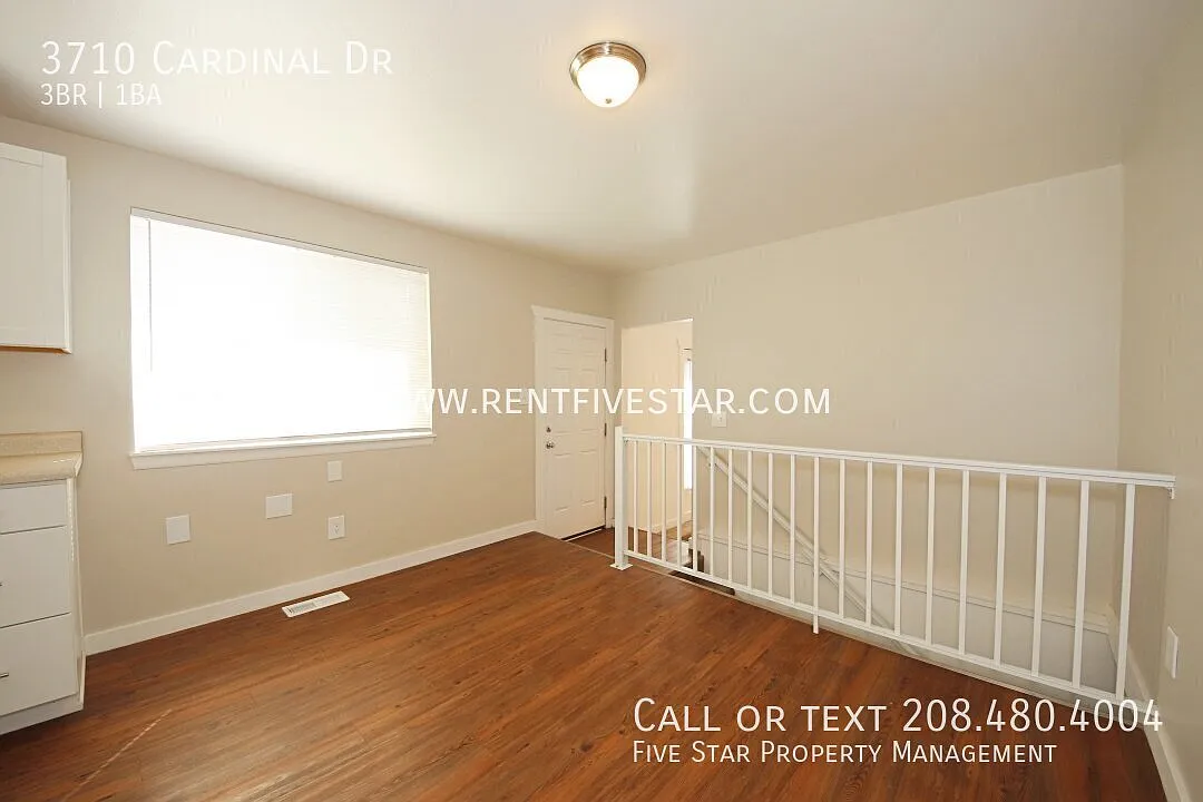 Charming 3 Bedroom Home with a Private Fenced Yard! — Photo 4