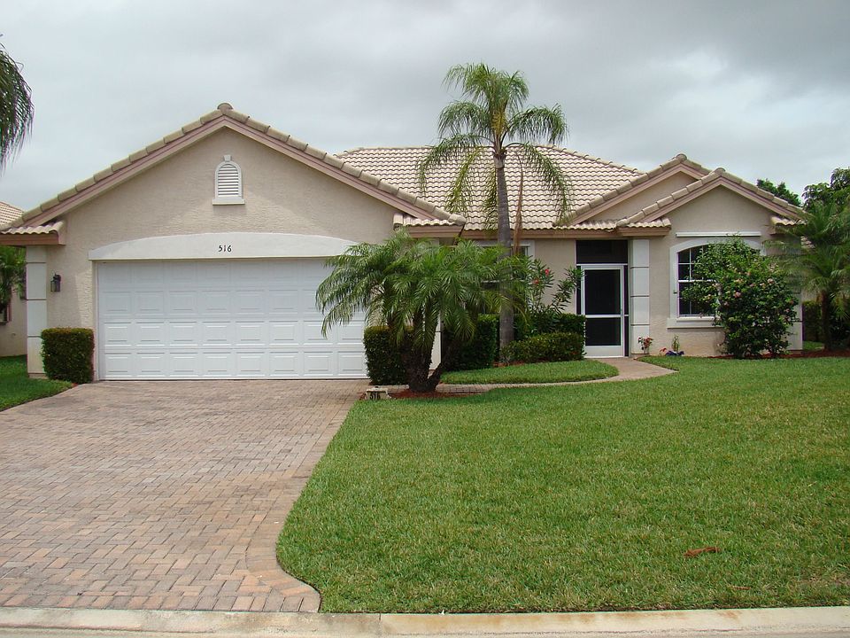 1st image of 516 NW Waverly Cir