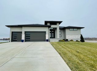 214 SW Tiller Ct, Lees Summit, MO 64082