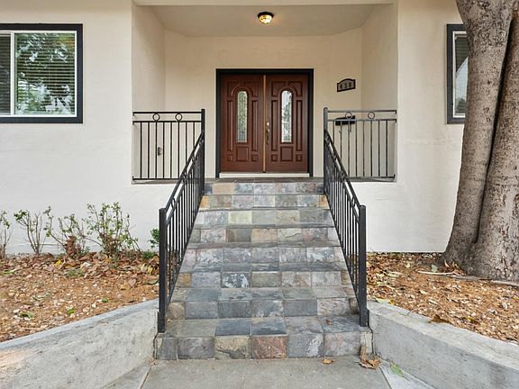 5th image of 430 Jerome St