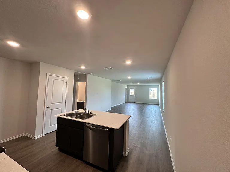 1128 Northfield Dr — Photo 5